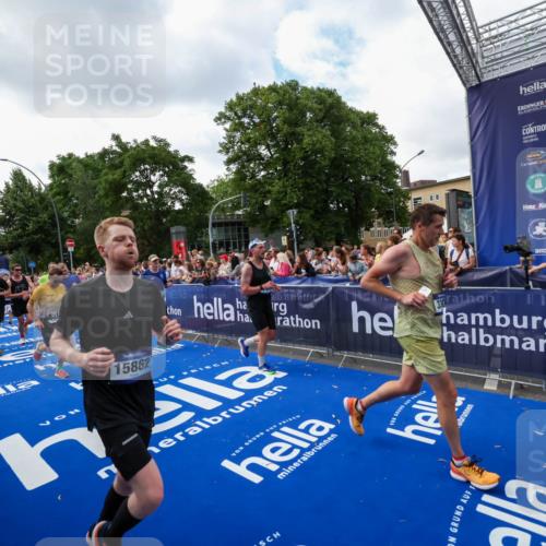 29.06.2025 - hella hamburg halbmarathon Zöllner http://msf.ph/oto/8410194 29.06.2025 10:44:41 Ziel 1468, 1782, 2365, 2402, 3305, 4991, 5476, 6490, 6495, 7710, 10669, 12711, 14351, 14798, 14816, 15862, 16224, 18107, 18437, 18464, 18539, 18560, 18868, 19206 meine-sportfotos.de