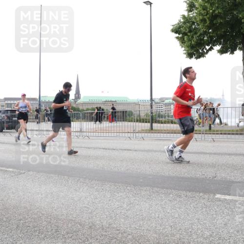 29.06.2025 - hella hamburg halbmarathon Lena Gebhardt http://msf.ph/oto/8410201 29.06.2025 10:50:58 Lombardsbrücke 14762, 1129, 4771, 1129, 1203, 1208, 1404, 1478, 1930, 2200, 2202, 2358, 2859, 3184, 3229, 3647, 3838, 3934, 4156, 4642, 4652, 4695, 4713, 4771, 4848, 4920, 5131, 5286, 5289, 5530, 6178, 7012, 7133, 7141, 7161, 7505, 7770, 7771, 7825, 7938, 8200, 8410, 8779, 8833, 8834, 8986, 9096, 9166, 9167, 9168, 9933, 10029, 10437, 10552, 10614, 10636, 11052, 11252, 11577, 12392, 12393, 14534, 15017, 15416 meine-sportfotos.de