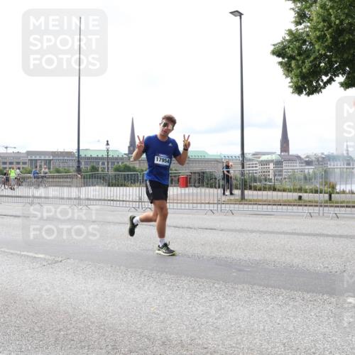 29.06.2025 - hella hamburg halbmarathon Lena Gebhardt http://msf.ph/oto/8410204 29.06.2025 10:25:06 Lombardsbrücke 9573, 17954, 1352, 1627, 1740, 2000, 2108, 2249, 2944, 3099, 3113, 3920, 3961, 3963, 4008, 4010, 4444, 5126, 5564, 5814, 6261, 6869, 7778, 8083, 8962, 9573, 9927, 10907, 11400, 11651, 11816, 11817, 11921, 13510, 14086, 14649, 14898, 15016, 15119, 15124, 15153, 15679, 15942, 15975, 16421, 16422, 17185, 17535, 17954, 18194, 18198 meine-sportfotos.de