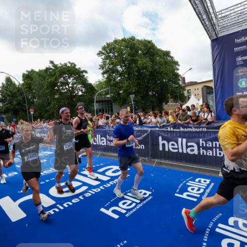 29.06.2025 - hella hamburg halbmarathon Zöllner http://msf.ph/oto/8410227 29.06.2025 10:44:42 Ziel 1468, 1782, 2365, 2402, 4991, 5476, 6490, 6495, 7710, 10669, 12711, 14351, 14798, 14816, 15185, 15233, 16224, 18107, 18437, 18464, 18539, 18560, 18868, 19206 meine-sportfotos.de