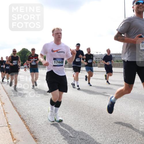 29.06.2025 - hella hamburg halbmarathon Lena Gebhardt http://msf.ph/oto/8410230 29.06.2025 10:17:01 Lombardsbrücke 7257, 7114, 7115, 17449, 12289, 7376, 1556, 1083, 1117, 1137, 1240, 1298, 1331, 1348, 1356, 1403, 1553, 1602, 1825, 2225, 2347, 2908, 2912, 3088, 3176, 3210, 3450, 3464, 3466, 3622, 3687, 4478, 5023, 5036, 5037, 5390, 5929, 5930, 5995, 6126, 6128, 6328, 6488, 6522, 6742, 6941, 6948, 7114, 7115, 7257, 7345, 7358, 7360, 7376, 7647, 7924, 7928, 7945, 8253, 8263, 8317, 8513, 8558, 8619, 8857, 8983, 9091, 9152, 9208, 9259, 9332, 9492, 9664, 9676, 10076, 10232 meine-sportfotos.de