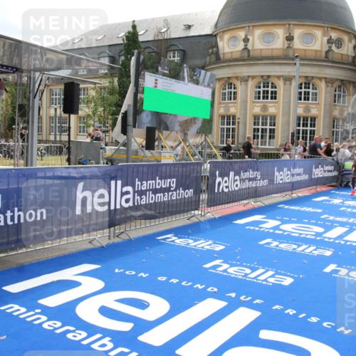29.06.2025 - hella hamburg halbmarathon Michael Strokosch http://msf.ph/oto/8410236 29.06.2025 10:11:58 Ziel 36 meine-sportfotos.de
