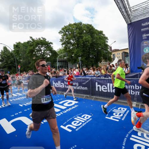 29.06.2025 - hella hamburg halbmarathon Zöllner http://msf.ph/oto/8410246 29.06.2025 10:44:43 Ziel 1782, 2365, 2402, 4991, 5476, 6490, 6495, 10669, 12711, 14351, 14798, 14816, 15185, 15233, 16224, 17251, 18107, 18437, 18464, 18539, 18560, 18868, 19206 meine-sportfotos.de