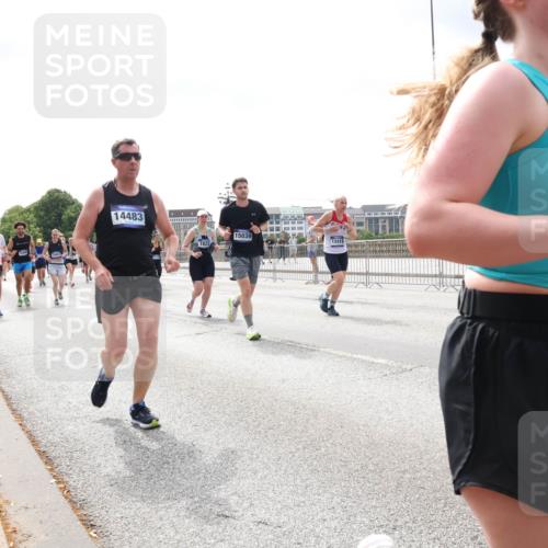29.06.2025 - hella hamburg halbmarathon Lena Gebhardt http://msf.ph/oto/8410280 29.06.2025 10:41:43 Lombardsbrücke 14483, 1623, 15039, 12419, 1314, 1509, 1536, 1542, 1623, 1648, 1712, 2153, 2229, 2258, 3344, 3459, 3460, 3532, 3533, 3623, 4415, 4541, 4610, 4787, 5432, 5688, 5689, 5928, 5942, 6137, 6153, 6250, 6320, 6430, 6436, 6450, 6618, 6793, 6846, 6894, 7022, 7023, 7477, 7821, 7955, 7968, 8004, 8162, 8163, 8293, 8300, 8301, 8443, 8586, 8848, 8897, 8908, 8992, 9467, 9588, 10181, 10348, 10483, 10623, 11011, 11166 meine-sportfotos.de