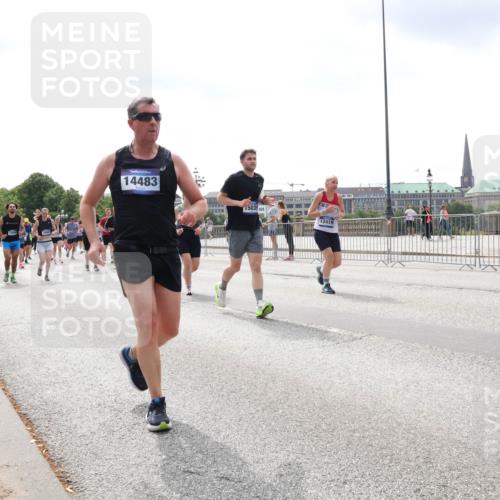 29.06.2025 - hella hamburg halbmarathon Lena Gebhardt http://msf.ph/oto/8410305 29.06.2025 10:41:43 Lombardsbrücke 14483, 5039, 12419, 2153, 1314, 1509, 1536, 1542, 1623, 1648, 1712, 2153, 2229, 2258, 3344, 3459, 3460, 3532, 3533, 3623, 4415, 4541, 4610, 4787, 5432, 5688, 5689, 5928, 5942, 6137, 6153, 6250, 6320, 6430, 6436, 6450, 6618, 6793, 6846, 6894, 7022, 7023, 7477, 7821, 7955, 7968, 8004, 8162, 8163, 8293, 8300, 8301, 8443, 8586, 8848, 8897, 8908, 8992, 9467, 9588, 10181, 10348, 10483, 10623, 11011, 11166 meine-sportfotos.de