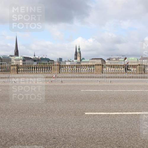 29.06.2025 - hella hamburg halbmarathon Lena Gebhardt http://msf.ph/oto/8410317 29.06.2025 08:55:10 Lombardsbrücke 091, 3 meine-sportfotos.de