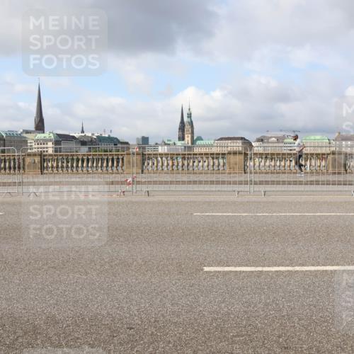 29.06.2025 - hella hamburg halbmarathon Lena Gebhardt http://msf.ph/oto/8410347 29.06.2025 08:55:10 Lombardsbrücke  meine-sportfotos.de