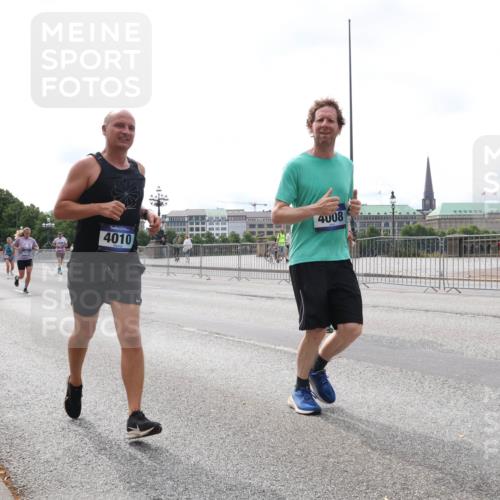 29.06.2025 - hella hamburg halbmarathon Lena Gebhardt http://msf.ph/oto/8410350 29.06.2025 10:25:07 Lombardsbrücke 1740, 4010, 4008, 1627, 1740, 2000, 2108, 2249, 2278, 3099, 3113, 3920, 3961, 3963, 4008, 4010, 4444, 5126, 5564, 5814, 6261, 6869, 7778, 8083, 8962, 9573, 9927, 10907, 11400, 11816, 11817, 11921, 13510, 14086, 14649, 14898, 15016, 15119, 15124, 15153, 15679, 15942, 15975, 16421, 16422, 17185, 17535, 17954, 18194, 18198 meine-sportfotos.de