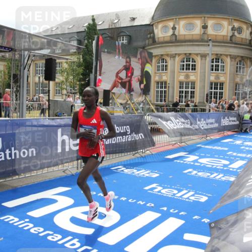 29.06.2025 - hella hamburg halbmarathon Michael Strokosch http://msf.ph/oto/8410363 29.06.2025 10:12:27 Ziel 39 meine-sportfotos.de