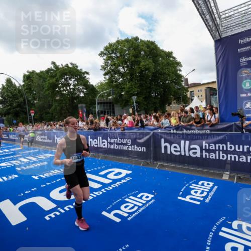 29.06.2025 - hella hamburg halbmarathon Zöllner http://msf.ph/oto/8410365 29.06.2025 10:44:48 Ziel 1941, 2970, 3004, 3785, 4270, 4915, 7325, 15185, 15233, 16834, 17251, 18437, 19207 meine-sportfotos.de