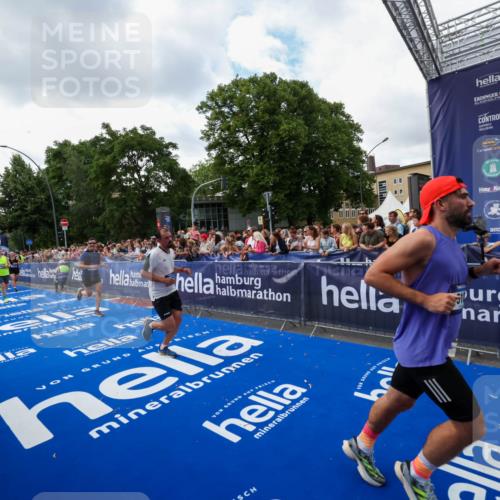 29.06.2025 - hella hamburg halbmarathon Zöllner http://msf.ph/oto/8410407 29.06.2025 10:44:51 Ziel 1941, 2098, 2970, 3004, 3098, 3785, 4270, 4915, 7056, 7167, 7325, 9720, 12161, 15185, 15233, 16834, 17251, 19207, 19210 meine-sportfotos.de