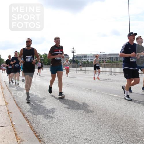 29.06.2025 - hella hamburg halbmarathon Lena Gebhardt http://msf.ph/oto/8410412 29.06.2025 10:17:02 Lombardsbrücke 12289, 1083, 1117, 1137, 1240, 1298, 1331, 1348, 1356, 1403, 1553, 1602, 1825, 2225, 2347, 2908, 2912, 3088, 3176, 3210, 3450, 3464, 3466, 3622, 5023, 5036, 5037, 5390, 5929, 5930, 5995, 6126, 6128, 6328, 6488, 6522, 6742, 6941, 6948, 7114, 7115, 7257, 7345, 7360, 7376, 7647, 7924, 7928, 7945, 8253, 8263, 8317, 8513, 8558, 8619, 8857, 8983, 9091, 9152, 9208, 9259, 9332, 9492, 9664, 9676, 10076, 10232 meine-sportfotos.de