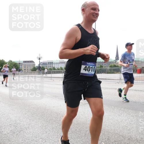 29.06.2025 - hella hamburg halbmarathon Lena Gebhardt http://msf.ph/oto/8410444 29.06.2025 10:25:08 Lombardsbrücke 1740, 17185, 124, 4010, 9573, 1627, 1740, 2000, 2108, 2249, 2278, 3099, 3113, 3920, 3961, 3963, 4008, 4010, 4444, 5126, 5564, 5814, 6261, 6869, 7778, 8083, 8962, 9573, 9927, 10907, 11400, 11816, 11817, 11921, 13510, 14086, 14649, 14898, 15016, 15119, 15124, 15153, 15679, 15942, 16421, 16422, 17185, 17535, 17954, 18194, 18198 meine-sportfotos.de