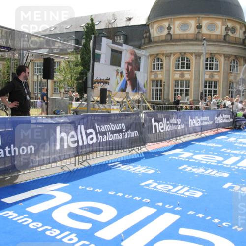 29.06.2025 - hella hamburg halbmarathon Michael Strokosch http://msf.ph/oto/8410452 29.06.2025 10:14:02 Ziel 31, 42, 14689 meine-sportfotos.de