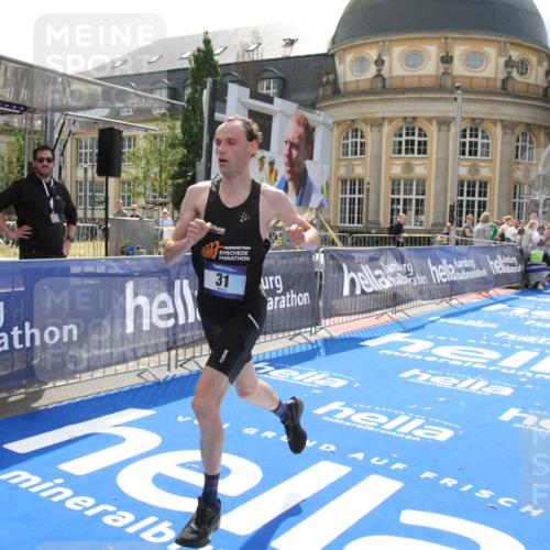 29.06.2025 - hella hamburg halbmarathon Michael Strokosch http://msf.ph/oto/8410475 29.06.2025 10:14:04 Ziel 31, 42, 14689 meine-sportfotos.de
