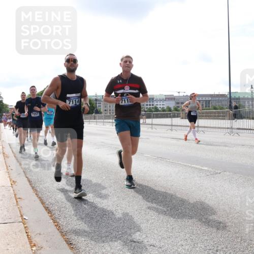 29.06.2025 - hella hamburg halbmarathon Lena Gebhardt http://msf.ph/oto/8410481 29.06.2025 10:17:02 Lombardsbrücke 132, 7257, 1331, 7114, 7114, 711, 1225, 1083, 1117, 1137, 1240, 1298, 1331, 1348, 1356, 1403, 1553, 1602, 1825, 2225, 2347, 2908, 2912, 3088, 3176, 3210, 3450, 3464, 3466, 3622, 5023, 5036, 5037, 5390, 5929, 5930, 5995, 6126, 6128, 6328, 6488, 6522, 6742, 6941, 6948, 7114, 7115, 7257, 7345, 7360, 7376, 7647, 7924, 7928, 7945, 8253, 8263, 8317, 8513, 8558, 8619, 8857, 8983, 9091, 9152, 9208, 9259, 9332, 9492, 9664, 9676, 10076, 10232 meine-sportfotos.de