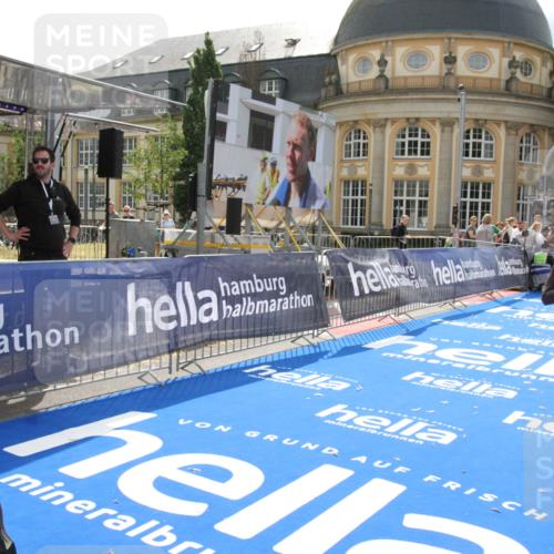 29.06.2025 - hella hamburg halbmarathon Michael Strokosch http://msf.ph/oto/8410482 29.06.2025 10:14:04 Ziel 31, 42, 14689 meine-sportfotos.de