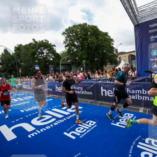 29.06.2025 - hella hamburg halbmarathon Zöllner http://msf.ph/oto/8410490 29.06.2025 10:44:55 Ziel 1941, 2098, 2890, 3004, 3098, 3785, 4425, 4915, 7056, 7167, 7325, 9030, 9720, 12161, 16834, 17382, 17406, 18631, 19207, 19210 meine-sportfotos.de