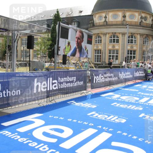 29.06.2025 - hella hamburg halbmarathon Michael Strokosch http://msf.ph/oto/8410514 29.06.2025 10:14:32 Ziel 19227 meine-sportfotos.de