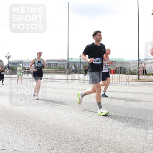 29.06.2025 - hella hamburg halbmarathon Lena Gebhardt http://msf.ph/oto/8410521 29.06.2025 10:41:44 Lombardsbrücke 1623, 15039, 1219, 1314, 1509, 1536, 1542, 1623, 1648, 1712, 2153, 2229, 2258, 3326, 3344, 3459, 3460, 3532, 3533, 3568, 3623, 4415, 4541, 4610, 4787, 5432, 5688, 5689, 5928, 5942, 6137, 6153, 6250, 6320, 6430, 6436, 6450, 6618, 6793, 6846, 6894, 7022, 7023, 7477, 7955, 7968, 8004, 8162, 8163, 8293, 8300, 8301, 8443, 8586, 8848, 8897, 8908, 8992, 9467, 9588, 10181, 10348, 10483, 10623, 11011, 11166 meine-sportfotos.de