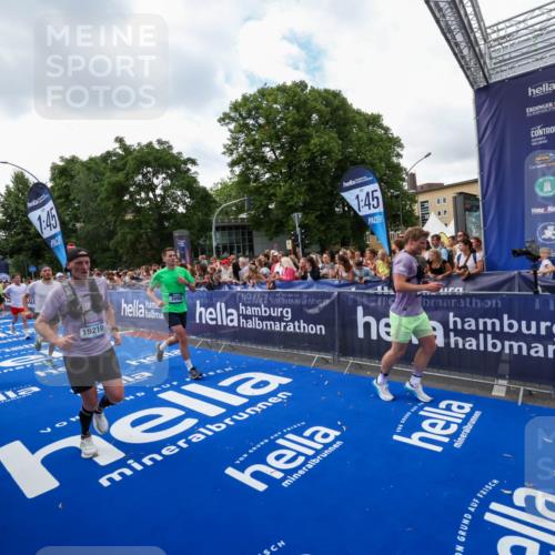 29.06.2025 - hella hamburg halbmarathon Zöllner http://msf.ph/oto/8410537 29.06.2025 10:44:56 Ziel 1520, 2098, 2890, 3004, 3098, 4425, 4915, 7056, 7167, 7325, 9030, 9720, 12161, 16834, 17382, 17406, 18055, 18631, 19207, 19210 meine-sportfotos.de