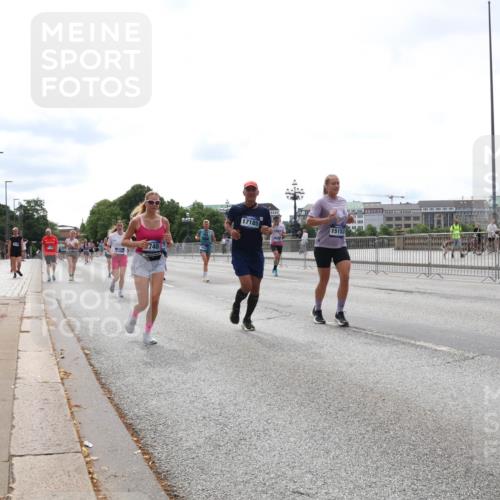 29.06.2025 - hella hamburg halbmarathon Lena Gebhardt http://msf.ph/oto/8410584 29.06.2025 10:25:11 Lombardsbrücke 740, 17185, 15153, 1627, 1740, 2000, 2108, 2249, 2278, 3920, 3961, 3963, 4008, 4010, 4444, 5126, 5564, 5814, 6869, 7778, 8083, 8962, 9573, 9927, 11157, 11400, 11662, 11816, 11817, 11921, 13510, 14086, 14649, 14898, 15016, 15119, 15124, 15153, 15679, 15942, 16421, 16422, 17185, 17535, 17954, 18194, 18198 meine-sportfotos.de