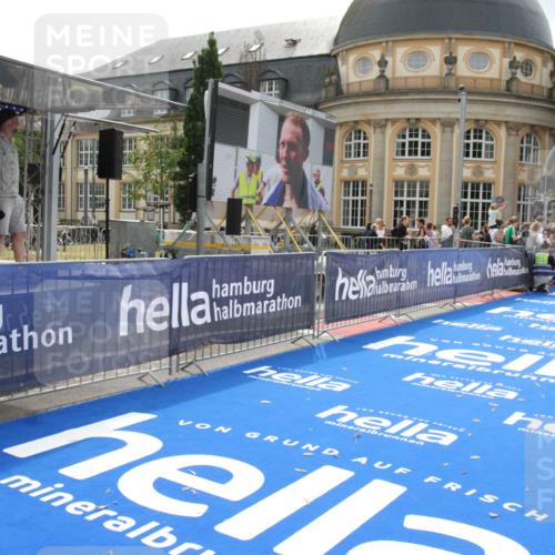 29.06.2025 - hella hamburg halbmarathon Michael Strokosch http://msf.ph/oto/8410588 29.06.2025 10:15:38 Ziel 12673 meine-sportfotos.de