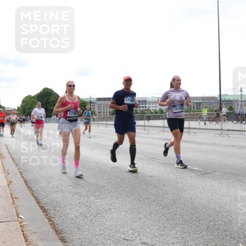 29.06.2025 - hella hamburg halbmarathon Lena Gebhardt http://msf.ph/oto/8410610 29.06.2025 10:25:11 Lombardsbrücke 1740, 17185, 15153, 1627, 1740, 2000, 2108, 2249, 2278, 3920, 3961, 3963, 4008, 4010, 4444, 5126, 5564, 5814, 6869, 7778, 8083, 8962, 9573, 9927, 11157, 11400, 11662, 11816, 11817, 11921, 13510, 14086, 14649, 14898, 15016, 15119, 15124, 15153, 15679, 15942, 16421, 16422, 17185, 17535, 17954, 18194, 18198 meine-sportfotos.de