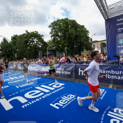 29.06.2025 - hella hamburg halbmarathon Zöllner http://msf.ph/oto/8410628 29.06.2025 10:45:00 Ziel 1171, 1424, 1520, 2098, 2890, 4425, 9030, 9720, 12161, 16058, 17381, 17382, 17406, 17544, 18055, 18631 meine-sportfotos.de