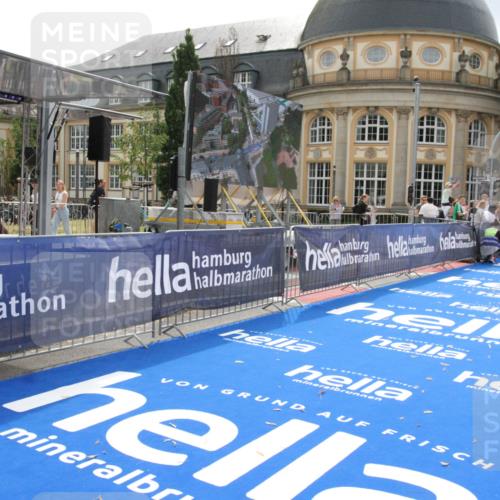 29.06.2025 - hella hamburg halbmarathon Michael Strokosch http://msf.ph/oto/8410633 29.06.2025 10:15:51 Ziel 45 meine-sportfotos.de