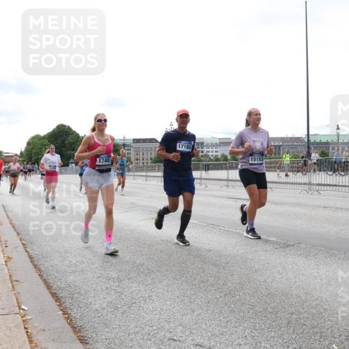 29.06.2025 - hella hamburg halbmarathon Lena Gebhardt http://msf.ph/oto/8410636 29.06.2025 10:25:12 Lombardsbrücke 1740, 17185, 15153, 1627, 1740, 2000, 2108, 2249, 2278, 3920, 3961, 3963, 4008, 4010, 4444, 5126, 5564, 5814, 6869, 7778, 8083, 8962, 9573, 9927, 11157, 11400, 11662, 11816, 11817, 11921, 13510, 13842, 14086, 14649, 14898, 15016, 15119, 15124, 15153, 15679, 15942, 16421, 16422, 17185, 17535, 17954, 18194, 18198 meine-sportfotos.de
