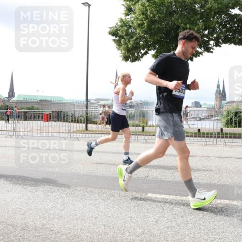 29.06.2025 - hella hamburg halbmarathon Lena Gebhardt http://msf.ph/oto/8410649 29.06.2025 10:41:45 Lombardsbrücke 1623, 12, 503, 1039, 1314, 1509, 1536, 1542, 1623, 1648, 1712, 2153, 2258, 3326, 3344, 3459, 3460, 3532, 3533, 3568, 3623, 4415, 4541, 4610, 4735, 4736, 4787, 5432, 5688, 5689, 5928, 5942, 6137, 6153, 6250, 6320, 6430, 6436, 6450, 6618, 6793, 6846, 6894, 7022, 7023, 7477, 7955, 7968, 8004, 8162, 8163, 8300, 8301, 8443, 8586, 8848, 8897, 8908, 8992, 9223, 9467, 9588, 10181, 10348, 10483, 10623, 11011, 11166 meine-sportfotos.de