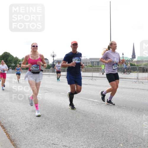 29.06.2025 - hella hamburg halbmarathon Lena Gebhardt http://msf.ph/oto/8410662 29.06.2025 10:25:12 Lombardsbrücke 1740, 17185, 1515, 1627, 1740, 2000, 2108, 2249, 2278, 3920, 3961, 3963, 4008, 4010, 4444, 5126, 5564, 5814, 6869, 7778, 8083, 8962, 9573, 9927, 11157, 11400, 11662, 11816, 11817, 11921, 13510, 13842, 14086, 14649, 14898, 15016, 15119, 15124, 15153, 15679, 15942, 16421, 16422, 17185, 17535, 17954, 18194, 18198 meine-sportfotos.de