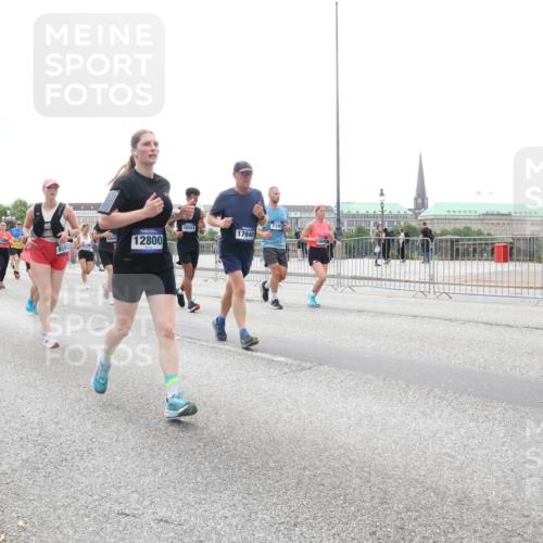 29.06.2025 - hella hamburg halbmarathon Lena Gebhardt http://msf.ph/oto/8410686 29.06.2025 10:51:02 Lombardsbrücke 916, 1650, 12800, 7141, 16501, 17648, 1129, 1203, 1208, 1404, 1478, 1930, 2200, 2202, 2358, 2380, 2859, 3184, 3229, 3647, 3838, 3934, 4156, 4642, 4652, 4695, 4713, 4771, 4848, 4920, 5286, 5289, 5530, 6178, 7012, 7133, 7141, 7161, 7770, 7771, 7825, 7938, 8200, 8410, 8779, 8833, 8834, 8986, 9096, 9166, 9167, 9168, 9933, 10029, 10437, 10552, 10614, 10636, 11052, 11252, 11577, 12392, 12393, 14534, 15017, 15416 meine-sportfotos.de