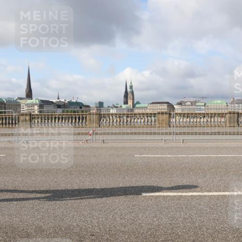 29.06.2025 - hella hamburg halbmarathon Lena Gebhardt http://msf.ph/oto/8410694 29.06.2025 08:55:16 Lombardsbrücke 007 meine-sportfotos.de