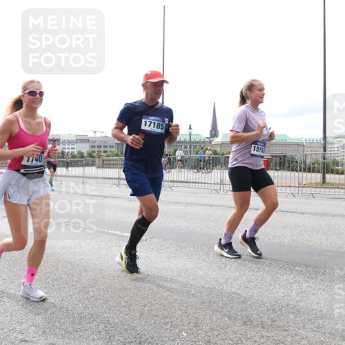 29.06.2025 - hella hamburg halbmarathon Lena Gebhardt http://msf.ph/oto/8410722 29.06.2025 10:25:12 Lombardsbrücke 7740, 17185, 15153, 1627, 1740, 2000, 2108, 2249, 2278, 3920, 3961, 3963, 4008, 4010, 4444, 5126, 5564, 5814, 6869, 7778, 8083, 8962, 9573, 9927, 11157, 11400, 11662, 11816, 11817, 11921, 13510, 13842, 14086, 14649, 14898, 15016, 15119, 15124, 15153, 15679, 15942, 16421, 16422, 17185, 17535, 17954, 18194, 18198 meine-sportfotos.de