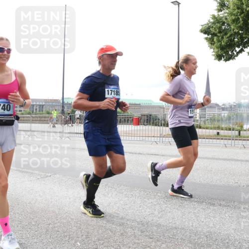 29.06.2025 - hella hamburg halbmarathon Lena Gebhardt http://msf.ph/oto/8410742 29.06.2025 10:25:13 Lombardsbrücke 1740, 17185, 1627, 1740, 2000, 2108, 2249, 2278, 3920, 3961, 3963, 4008, 4010, 4444, 5126, 5564, 5814, 6869, 7778, 8083, 8962, 9573, 9927, 10846, 11157, 11400, 11662, 11921, 13510, 13842, 14086, 14649, 14898, 15016, 15119, 15124, 15153, 15679, 15942, 16421, 16422, 17185, 17535, 17954, 18194, 18198 meine-sportfotos.de