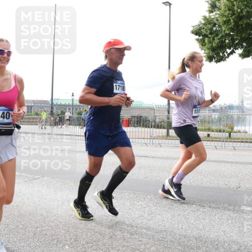 29.06.2025 - hella hamburg halbmarathon Lena Gebhardt http://msf.ph/oto/8410764 29.06.2025 10:25:13 Lombardsbrücke 740, 1718, 1515, 1627, 1740, 2000, 2108, 2249, 2278, 3920, 3961, 3963, 4008, 4010, 4444, 5126, 5564, 5814, 6869, 7778, 8083, 8962, 9573, 9927, 10846, 11157, 11400, 11662, 11921, 13510, 13842, 14086, 14649, 14898, 15016, 15119, 15124, 15153, 15679, 15942, 16421, 16422, 17185, 17535, 17954, 18194, 18198 meine-sportfotos.de