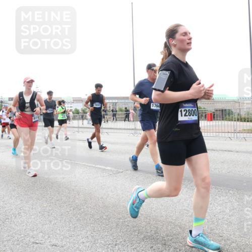 29.06.2025 - hella hamburg halbmarathon Lena Gebhardt http://msf.ph/oto/8410767 29.06.2025 10:51:02 Lombardsbrücke 165, 16501, 916, 1764, 12800, 1129, 1203, 1208, 1404, 1478, 1930, 2200, 2202, 2358, 2380, 2859, 3184, 3229, 3647, 3838, 3934, 4156, 4642, 4652, 4695, 4713, 4771, 4848, 4920, 5286, 5289, 5530, 6178, 7012, 7133, 7141, 7161, 7770, 7771, 7825, 7938, 8200, 8410, 8779, 8833, 8834, 8986, 9096, 9166, 9167, 9168, 9933, 10029, 10437, 10552, 10614, 10636, 11052, 11252, 11577, 12392, 12393, 14534, 15017, 15416 meine-sportfotos.de