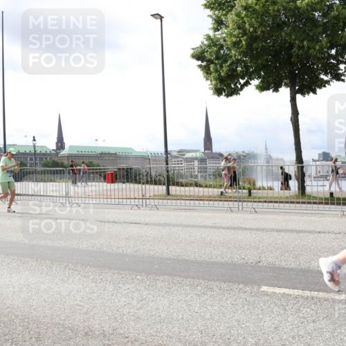 29.06.2025 - hella hamburg halbmarathon Lena Gebhardt http://msf.ph/oto/8410836 29.06.2025 10:41:46 Lombardsbrücke 176, 16730, 1039, 1314, 1509, 1536, 1542, 1623, 1648, 1712, 2153, 2258, 3326, 3344, 3459, 3460, 3532, 3533, 3568, 3623, 4415, 4541, 4610, 4735, 4736, 4787, 5432, 5688, 5689, 5928, 5942, 6136, 6137, 6153, 6250, 6320, 6430, 6436, 6450, 6618, 6793, 6846, 6894, 7022, 7023, 7477, 7955, 7968, 8004, 8162, 8163, 8300, 8301, 8443, 8586, 8848, 8897, 8908, 9223, 9467, 9588, 10181, 10348, 10483, 10623, 11011, 11166 meine-sportfotos.de