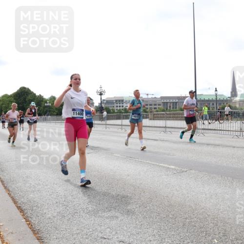 29.06.2025 - hella hamburg halbmarathon Lena Gebhardt http://msf.ph/oto/8410844 29.06.2025 10:25:14 Lombardsbrücke 18194, 11400, 8083, 14649, 1627, 1740, 2000, 2108, 2249, 2278, 3920, 3961, 3963, 4008, 4010, 4444, 5126, 5564, 5814, 6869, 7778, 8083, 8962, 9573, 9927, 10845, 10846, 11157, 11400, 11662, 11921, 13510, 13842, 14086, 14649, 14898, 15016, 15119, 15124, 15153, 15679, 15942, 16421, 16422, 17185, 17535, 17954, 18194, 18198 meine-sportfotos.de