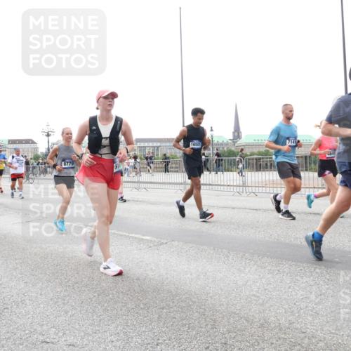 29.06.2025 - hella hamburg halbmarathon Lena Gebhardt http://msf.ph/oto/8410875 29.06.2025 10:51:03 Lombardsbrücke 165, 8779, 910, 16501, 7141, 4848, 1764, 1129, 1203, 1208, 1404, 1478, 1930, 2200, 2202, 2358, 2380, 2859, 3184, 3229, 3647, 3838, 3934, 4156, 4642, 4652, 4695, 4713, 4771, 4848, 4920, 5286, 5289, 5357, 5530, 6178, 7012, 7133, 7141, 7161, 7770, 7771, 7825, 7938, 8200, 8410, 8672, 8779, 8833, 8986, 9096, 9166, 9167, 9168, 9933, 10029, 10437, 10552, 10614, 10636, 11052, 11252, 11577, 12392, 12393, 14534, 15017, 15416 meine-sportfotos.de