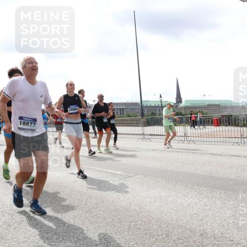 29.06.2025 - hella hamburg halbmarathon Lena Gebhardt http://msf.ph/oto/8410887 29.06.2025 10:41:47 Lombardsbrücke 1509, 9064, 18877, 8162, 1886, 1039, 1314, 1509, 1536, 1542, 1623, 1648, 1712, 2145, 2153, 2258, 3326, 3344, 3459, 3460, 3532, 3533, 3568, 3623, 4415, 4541, 4610, 4735, 4736, 4787, 5432, 5688, 5689, 5928, 5942, 6136, 6137, 6153, 6250, 6320, 6430, 6436, 6450, 6618, 6793, 6846, 6894, 7022, 7023, 7477, 7955, 7968, 8004, 8162, 8163, 8300, 8301, 8443, 8586, 8848, 8897, 8908, 9223, 9467, 9588, 10181, 10348, 10483, 10623, 11011, 11166 meine-sportfotos.de