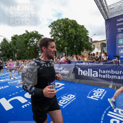 29.06.2025 - hella hamburg halbmarathon Zöllner http://msf.ph/oto/8410892 29.06.2025 10:45:15 Ziel 2270, 6054, 6375, 6575, 6819, 7087, 9302, 10313, 12783, 15636, 15651, 15741, 15760, 16513, 16685, 16689, 17120, 17960, 18346, 18718 meine-sportfotos.de