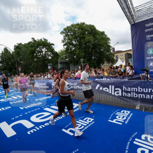 29.06.2025 - hella hamburg halbmarathon Zöllner http://msf.ph/oto/8410903 29.06.2025 10:45:16 Ziel 2188, 2270, 6054, 6375, 6575, 6819, 7087, 9302, 10064, 12783, 15563, 15636, 15651, 15741, 15760, 16513, 16685, 16689, 17120, 17960, 18346, 18718 meine-sportfotos.de