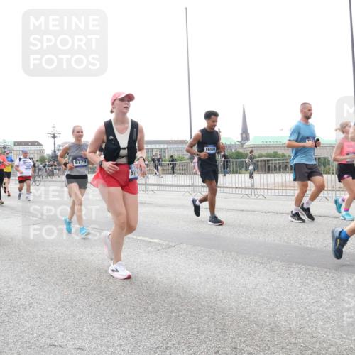 29.06.2025 - hella hamburg halbmarathon Lena Gebhardt http://msf.ph/oto/8410904 29.06.2025 10:51:03 Lombardsbrücke 16501, 176, 1655, 8779, 1129, 1203, 1208, 1404, 1478, 1930, 2200, 2202, 2358, 2380, 2859, 3184, 3229, 3647, 3838, 3934, 4156, 4642, 4652, 4695, 4713, 4771, 4848, 4920, 5286, 5289, 5357, 5530, 6178, 7012, 7133, 7141, 7161, 7770, 7771, 7825, 7938, 8200, 8410, 8672, 8779, 8833, 8986, 9096, 9166, 9167, 9168, 9933, 10029, 10437, 10552, 10614, 10636, 11052, 11252, 11577, 12392, 12393, 14534, 15017, 15416 meine-sportfotos.de