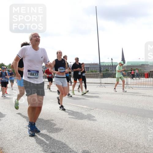 29.06.2025 - hella hamburg halbmarathon Lena Gebhardt http://msf.ph/oto/8410915 29.06.2025 10:41:47 Lombardsbrücke 19057, 1903, 1509, 19064, 18877, 8162, 18861, 1039, 1314, 1509, 1536, 1542, 1623, 1648, 1712, 2145, 2153, 2258, 3326, 3344, 3459, 3460, 3532, 3533, 3568, 3623, 4415, 4541, 4610, 4735, 4736, 4787, 5432, 5688, 5689, 5928, 5942, 6136, 6137, 6153, 6250, 6320, 6430, 6436, 6450, 6618, 6793, 6846, 6894, 7022, 7023, 7477, 7955, 7968, 8004, 8162, 8163, 8300, 8301, 8443, 8586, 8848, 8897, 8908, 9223, 9467, 9588, 10181, 10348, 10483, 10623, 11011, 11166 meine-sportfotos.de