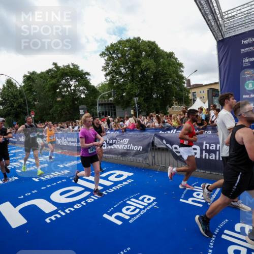29.06.2025 - hella hamburg halbmarathon Zöllner http://msf.ph/oto/8410920 29.06.2025 10:45:17 Ziel 2188, 6054, 6375, 6575, 6819, 7087, 9302, 10064, 12783, 15563, 15636, 15651, 15741, 15760, 16513, 16685, 17120, 17960, 18346, 18718 meine-sportfotos.de