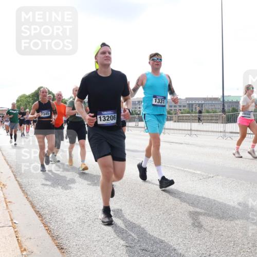 29.06.2025 - hella hamburg halbmarathon Lena Gebhardt http://msf.ph/oto/8410925 29.06.2025 10:17:05 Lombardsbrücke 7345, 13206, 1331, 19066, 1083, 1117, 1137, 1240, 1298, 1331, 1348, 1356, 1403, 1477, 1553, 1602, 1825, 2225, 2908, 2912, 3088, 3176, 3210, 3450, 3464, 3466, 3622, 5023, 5036, 5037, 5390, 5929, 5930, 5995, 6126, 6128, 6328, 6522, 6742, 6941, 6948, 7114, 7115, 7257, 7345, 7360, 7376, 7445, 7647, 7924, 7928, 7945, 8253, 8263, 8317, 8433, 8513, 8558, 8619, 8857, 8983, 9091, 9152, 9208, 9259, 9332, 9492, 9676, 10232 meine-sportfotos.de