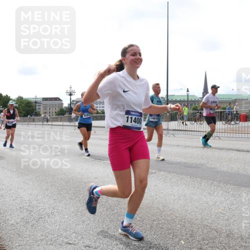 29.06.2025 - hella hamburg halbmarathon Lena Gebhardt http://msf.ph/oto/8410928 29.06.2025 10:25:15 Lombardsbrücke 15619, 8083, 11400, 14649, 1093, 1627, 1740, 2000, 2108, 2249, 2278, 3920, 3961, 3963, 4008, 4010, 4444, 5126, 5564, 5814, 6869, 7778, 8083, 8962, 9573, 9927, 10845, 10846, 11157, 11400, 11662, 11921, 13510, 13842, 14086, 14649, 14898, 15016, 15119, 15124, 15153, 15283, 15679, 15942, 16421, 16422, 17185, 17954, 18194, 18198 meine-sportfotos.de